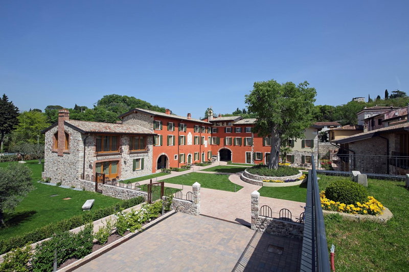 Residence Borgo Mondragon, Lazise, Italy