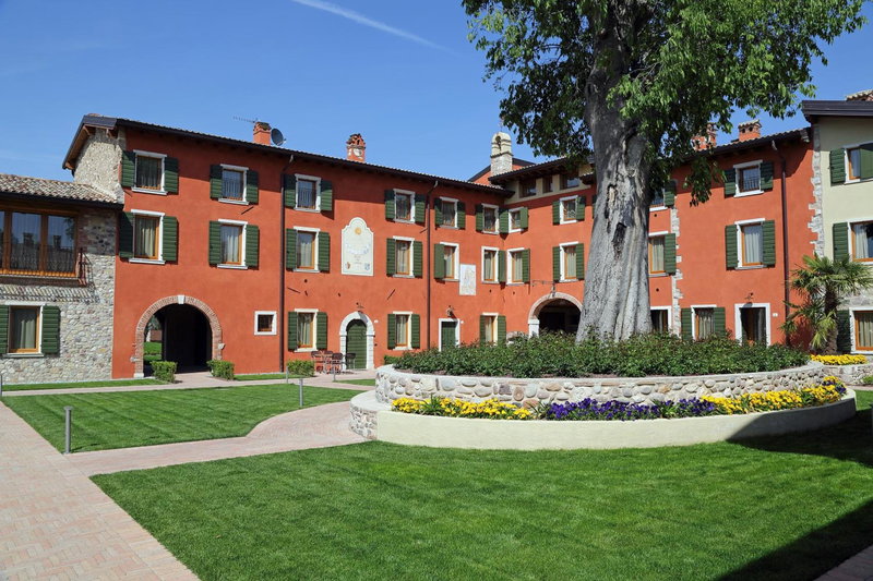 Residence Borgo Mondragon, Lazise, Italy