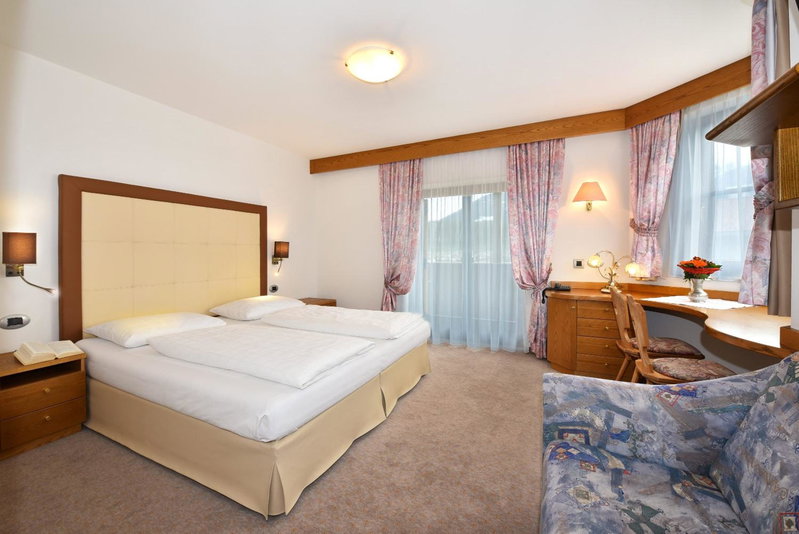 Hotel Hubertushof, Naz-Sciaves, Italy
