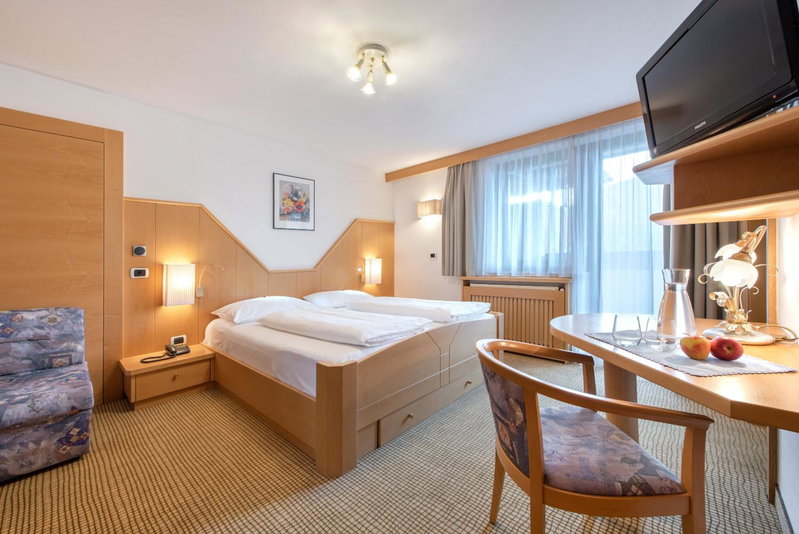 Hotel Hubertushof, Naz-Sciaves, Italy