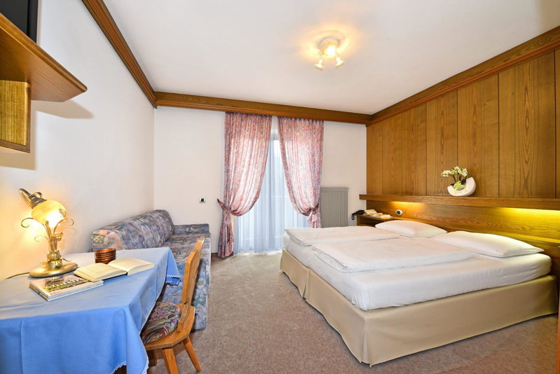 Hotel Hubertushof, Naz-Sciaves, Italy