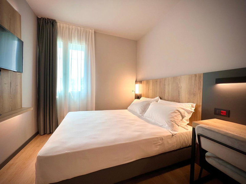 Hotel Leonessa, Brescia, Italy