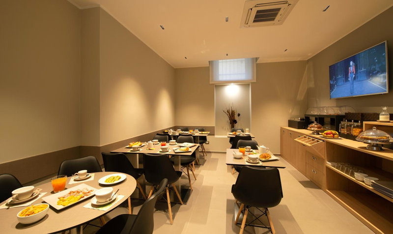 Hotel H21, Milan, Italy