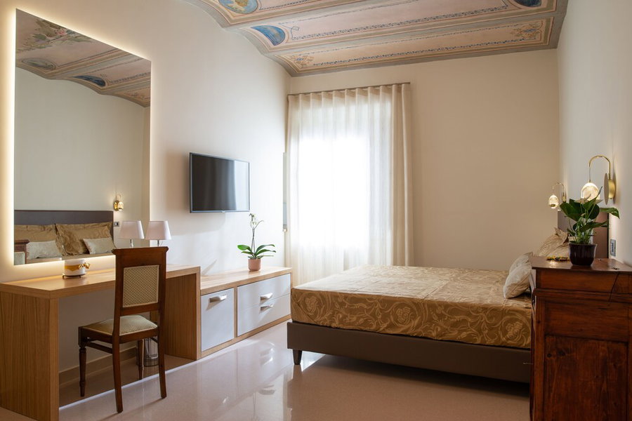 Portica 10, Assisi, Italy