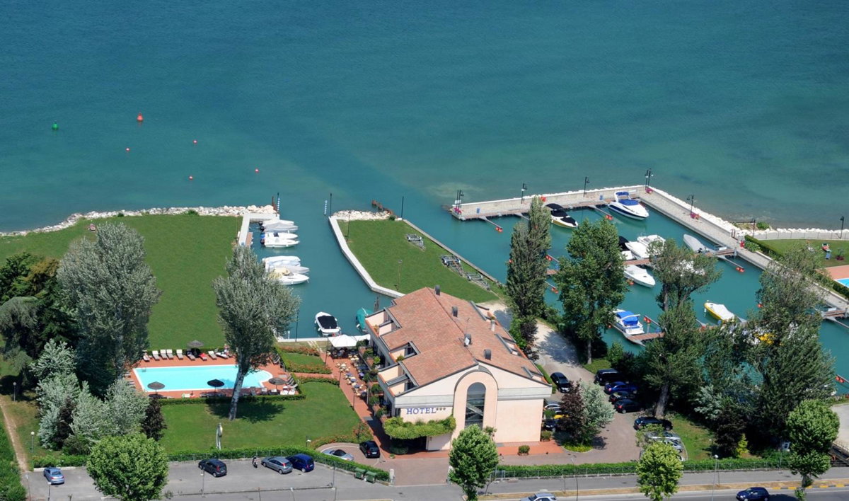 Yachting Hotel Mistral, Italia