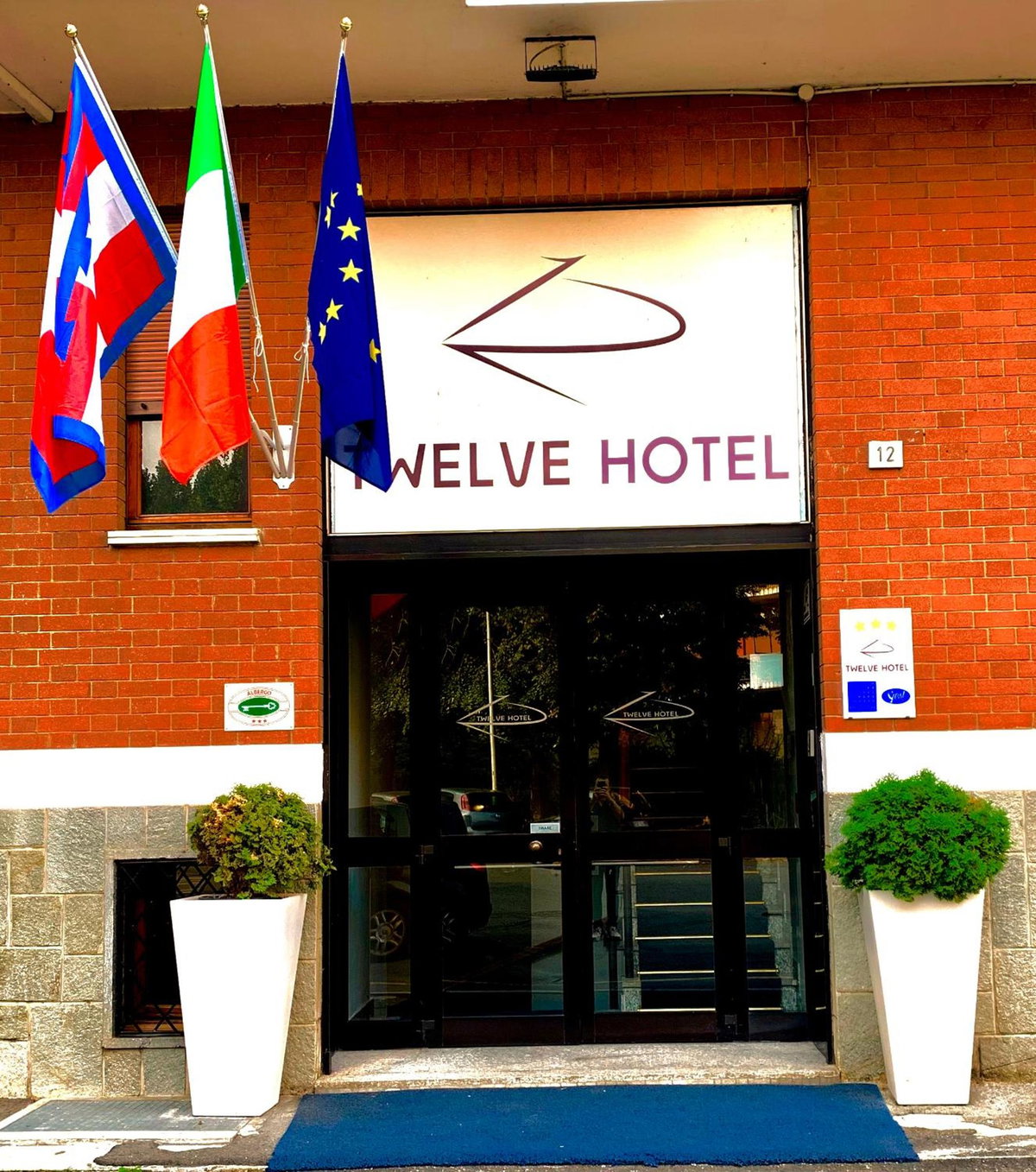Hotel · Twelve Hotel, Moncalieri