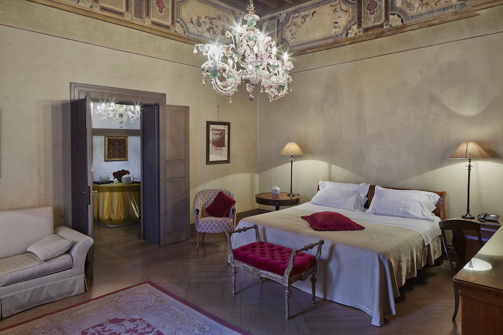 Albergo Cappello, Italy