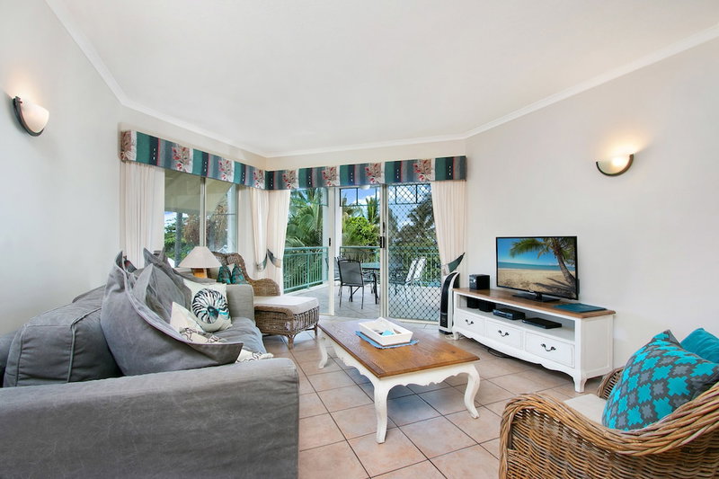 On the Beach Holiday Apartments, Trinity Beach, Australia