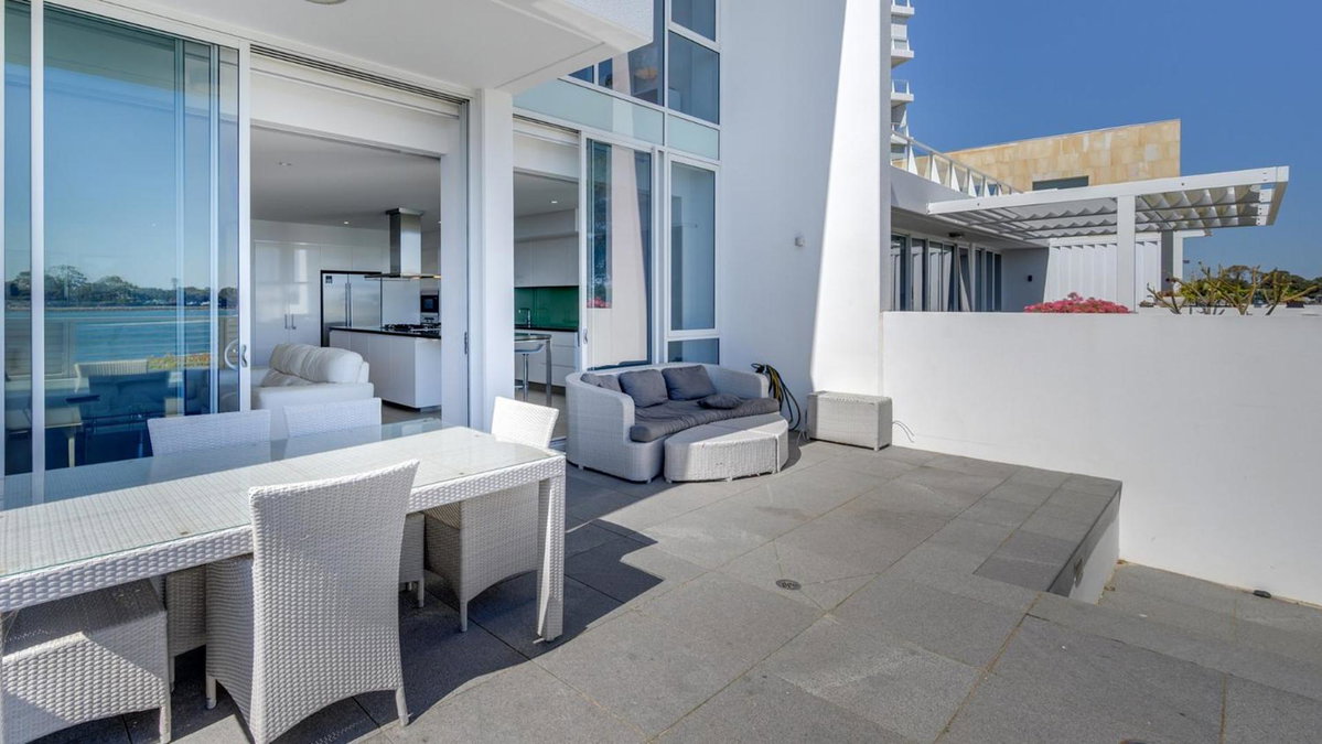 Seapoint 102, Australia