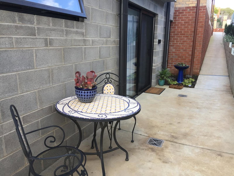 Modern, private and close to town., Albury, Australia