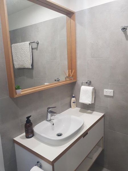 Modern, private and close to town., Albury, Australia