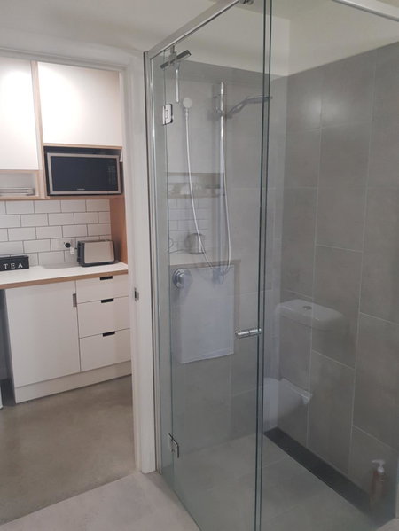 Modern, private and close to town., Albury, Australia
