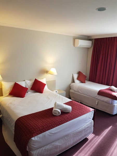 Ringwood Lake Inn, Ringwood, Australia