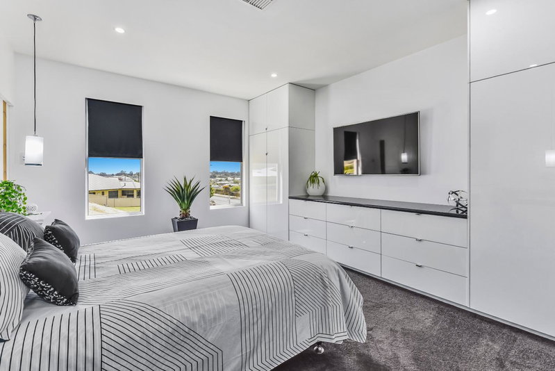 Conroe Executive Townhouse - Modern & Stylish, Mount Gambier, Australia