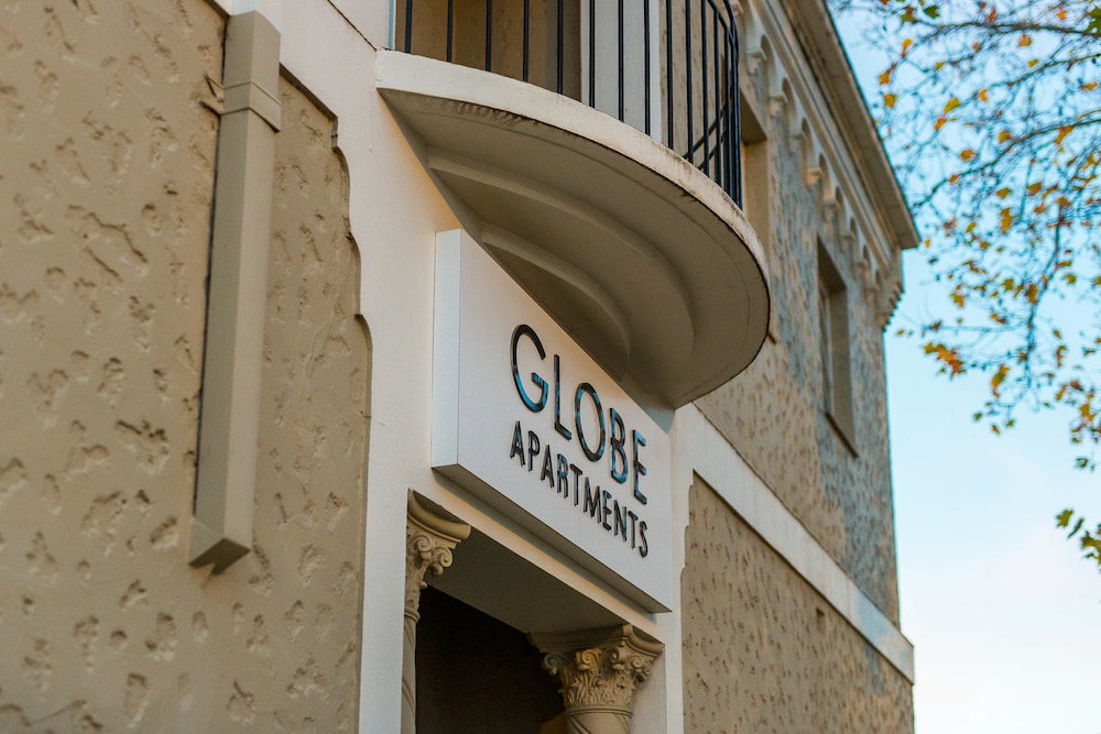 Hotel · Globe Apartments, Wagga Wagga