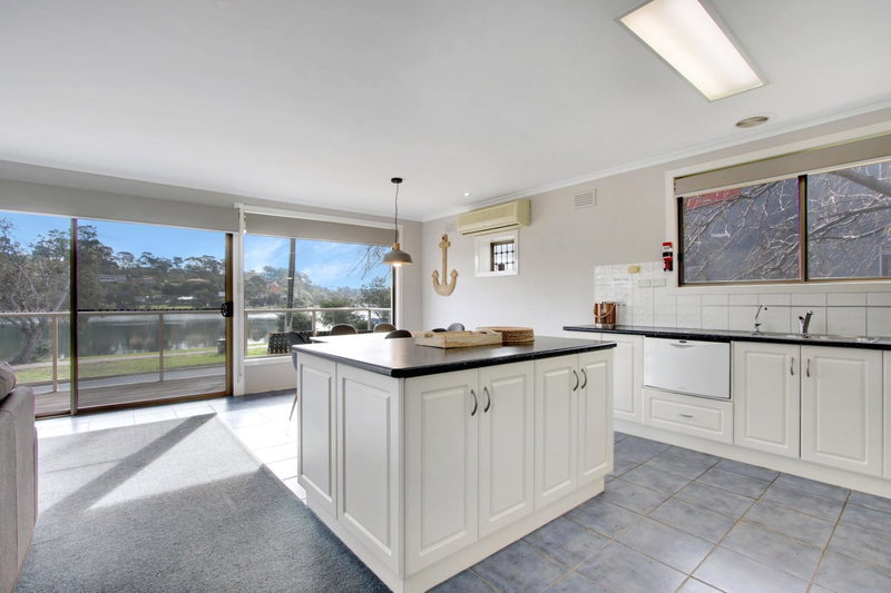 Hybiscus Waterfront Apartments, Lakes Entrance, Australia