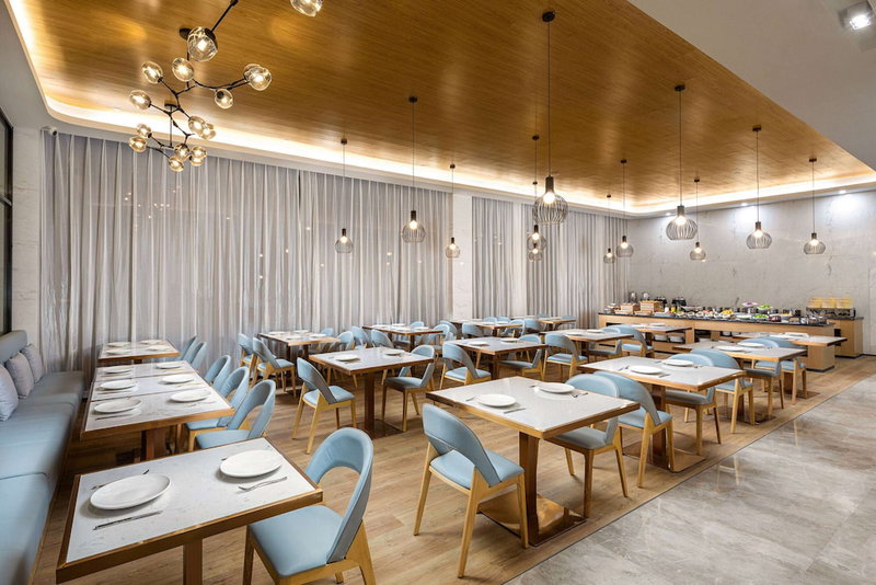 Microtel by Wyndham Hangzhou, Hangzhou, China