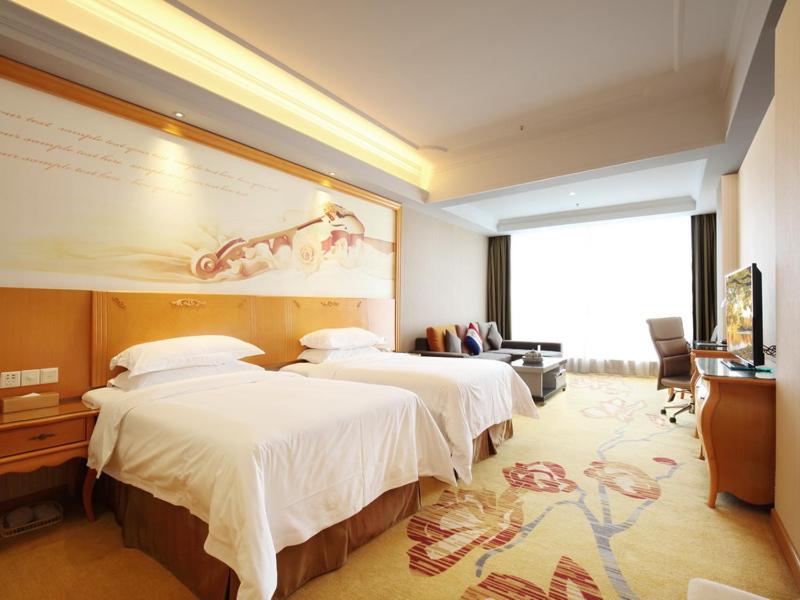 Vienna International Hotel Guangzhou Changlong Qifu Xincun, Guangzhou, China