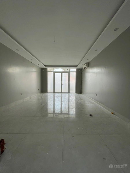 House for rent in Ho Chi Minh City, Vietnam · Khu đô thị Him Lam Kênh Tẻ · 1 room, 1 bath