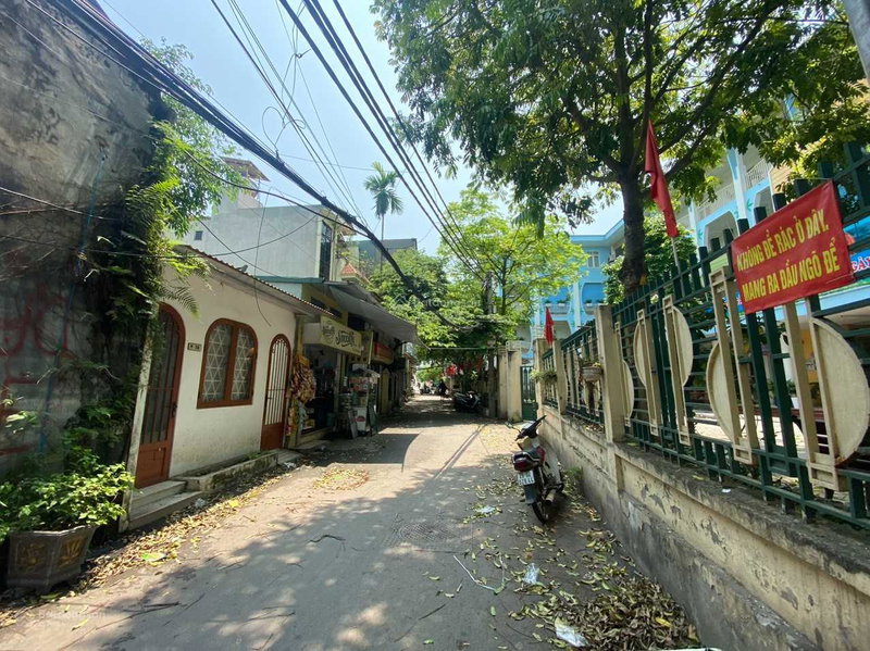 House for rent in Hanoi, Vietnam · Tay Ho District · 1 room, 1 bath