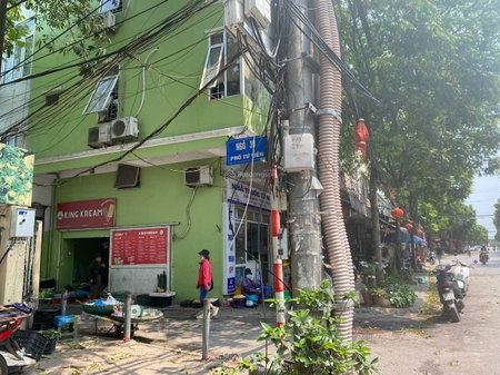 House for rent in Hanoi, Vietnam · Tay Ho District · 1 room, 1 bath
