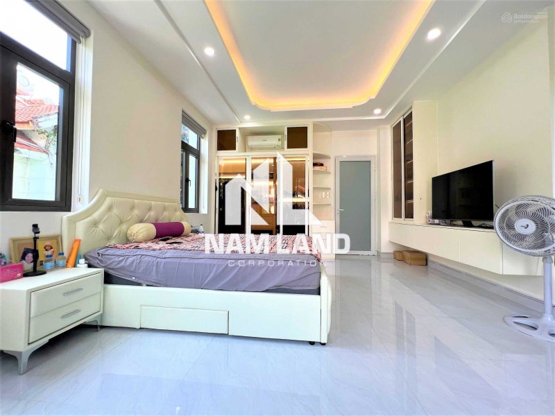 House for rent in Ho Chi Minh, Vietnam · An Phu Ward · 5 rooms, 4 baths