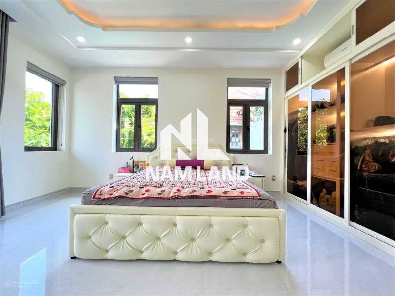 House for rent in Ho Chi Minh, Vietnam · An Phu Ward · 5 rooms, 4 baths