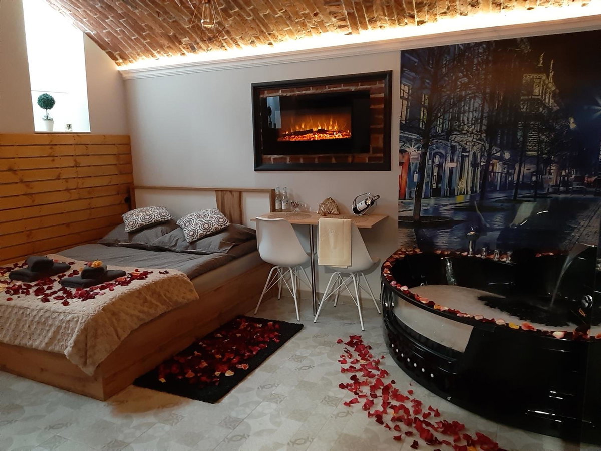 UNDERGROUND Jacuzzi Rooms, Poland