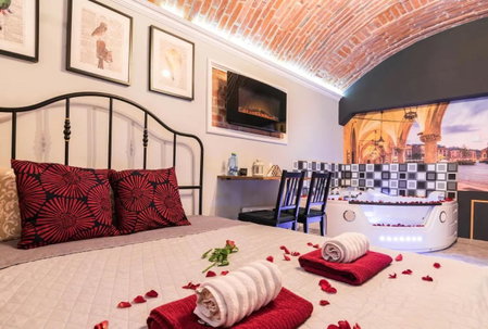 UNDERGROUND Jacuzzi Rooms, Kraków, Poland