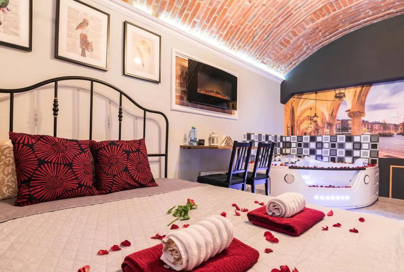 UNDERGROUND Jacuzzi Rooms, Kraków, Poland