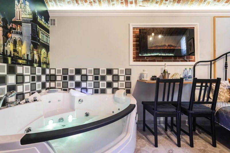 UNDERGROUND Jacuzzi Rooms, Kraków, Poland