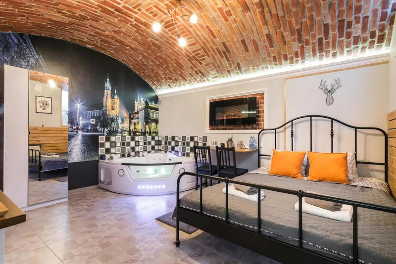UNDERGROUND Jacuzzi Rooms, Kraków, Poland