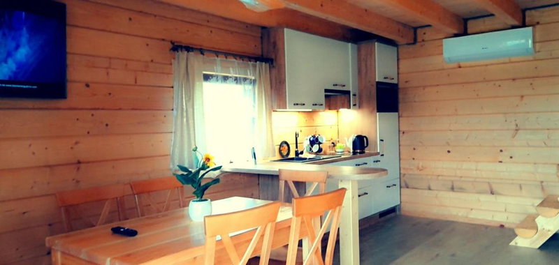 Chatki U Hanusi, Czchów, Poland