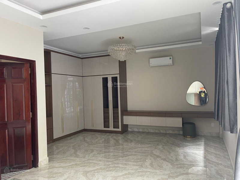 House for rent in Ho Chi Minh City, Vietnam · District 10 · 6 rooms, 5 baths