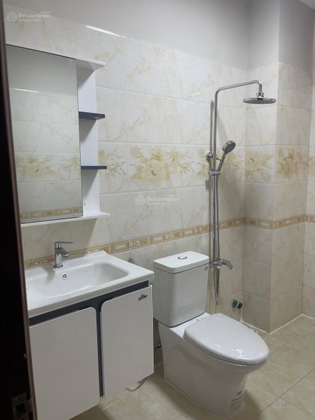 House for rent in Ho Chi Minh City, Vietnam · District 10 · 6 rooms, 5 baths