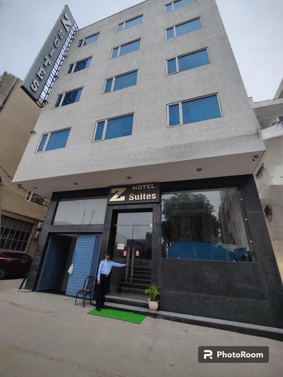 Hotel Z Suites Delhi IGI Airport- FREE Airport Drop, India