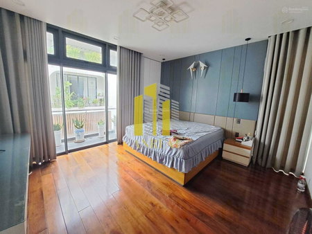 House for rent in Ho Chi Minh, Vietnam · District 2 · 5 rooms, 4 baths
