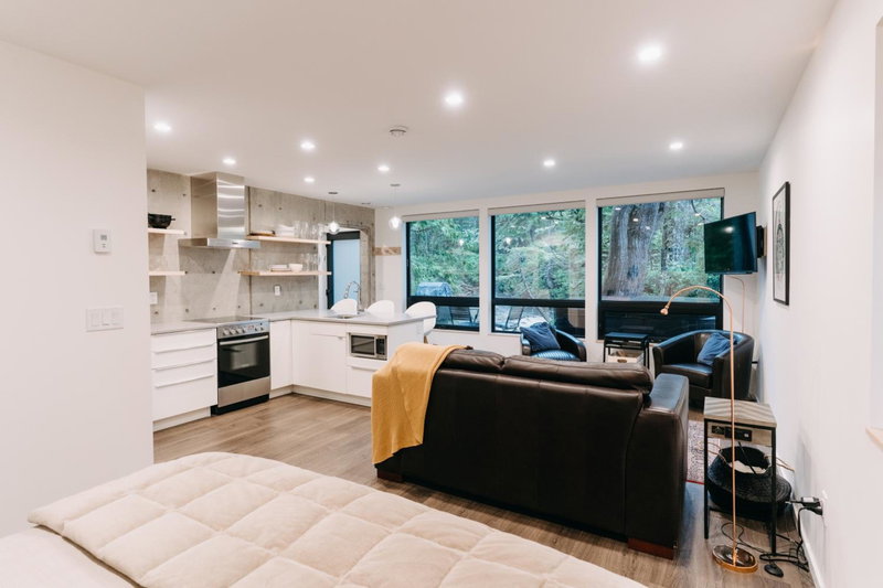Storm Cove Suites, Ucluelet, Canada