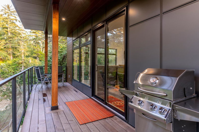 Storm Cove Suites, Ucluelet, Canada