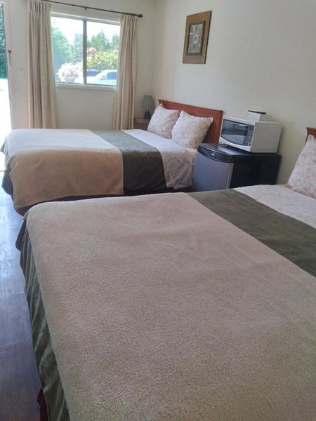 Dolphin Motel, Tofino, Canada