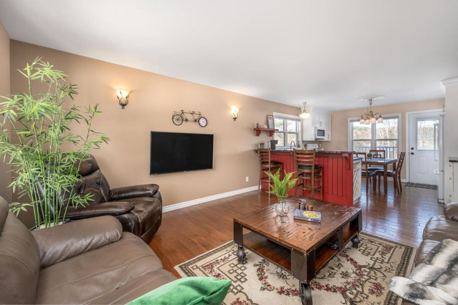 Point Of View I 55 SmartTV I Riverside I Sleeps 5, Bancroft, Canada