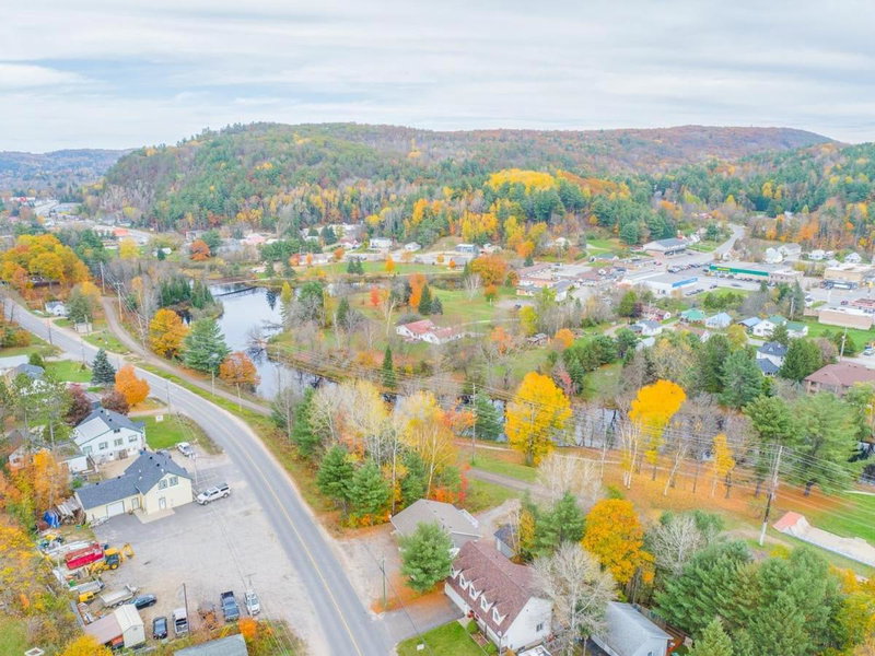 Point Of View I 55 SmartTV I Riverside I Sleeps 5, Bancroft, Canada