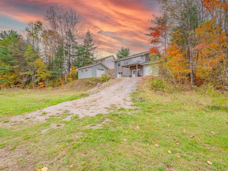 Point Of View I 55 SmartTV I Riverside I Sleeps 5, Bancroft, Canada