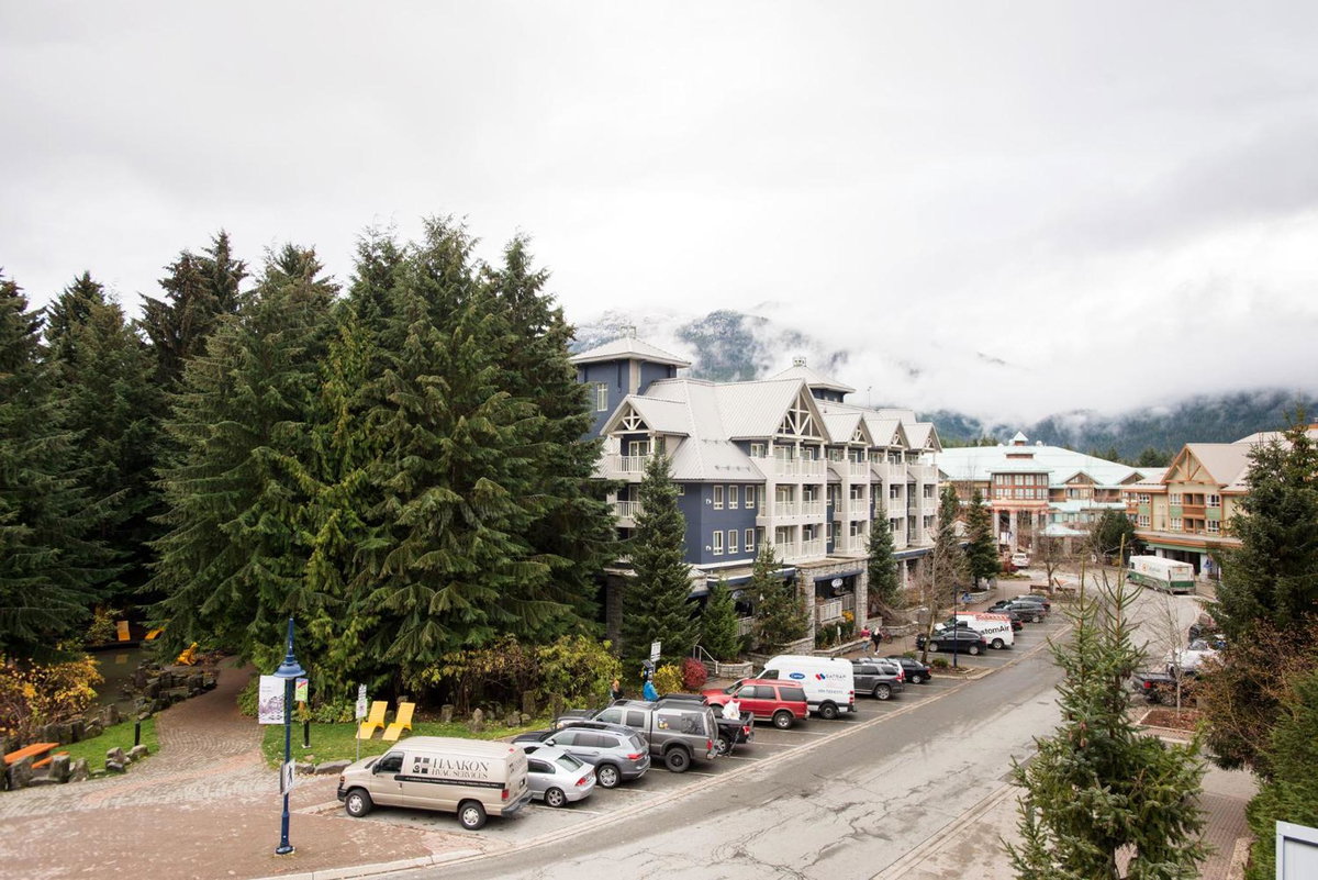 R & R Retreat Luxury Condo, Canada