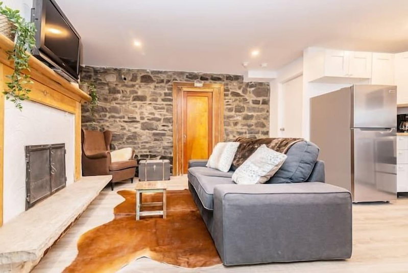 Modern Meets Rustic - 2 Bdrm Old Quebec, Québec City, Canada