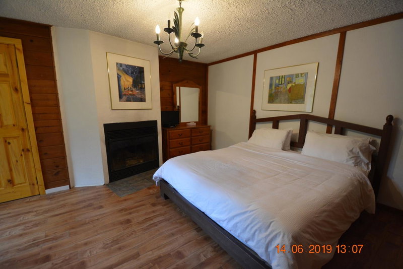 Auberge Alpine Inn, Sainte-Adèle, Canada