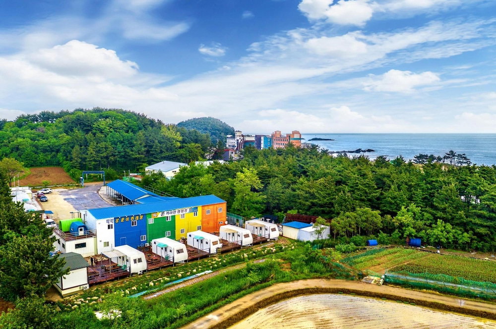 Hotel · Goseong Jjun Camping Pension, Goseong