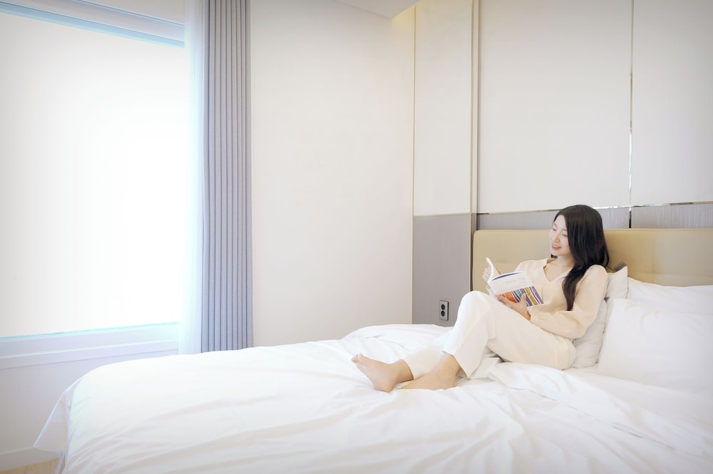 Hotel · The One Business Hotel, Gangjin