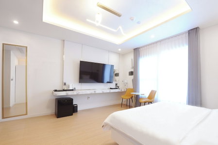 The One Business Hotel, Gangjin, South Korea
