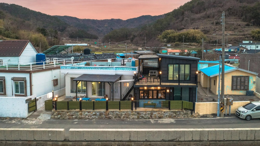 Hotel · Namhae Dalddenuenbada Pension, Namhae